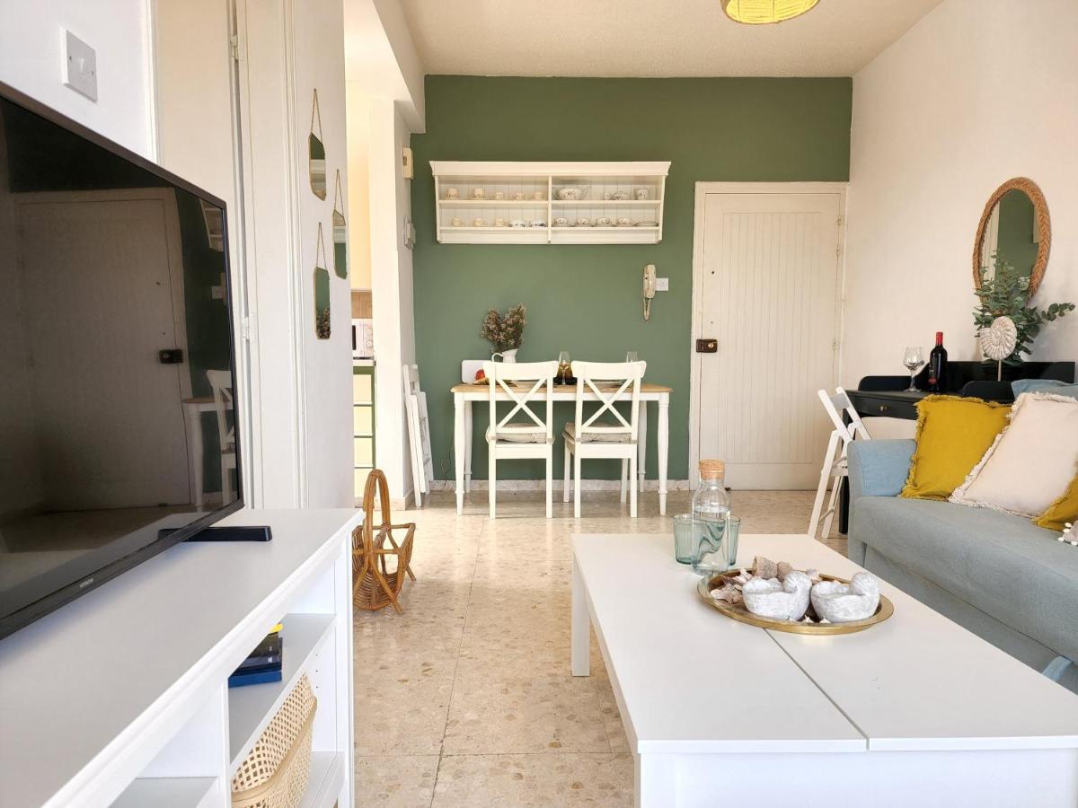 Capri Sea View One Bedroom Larnaca Eksteriør billede