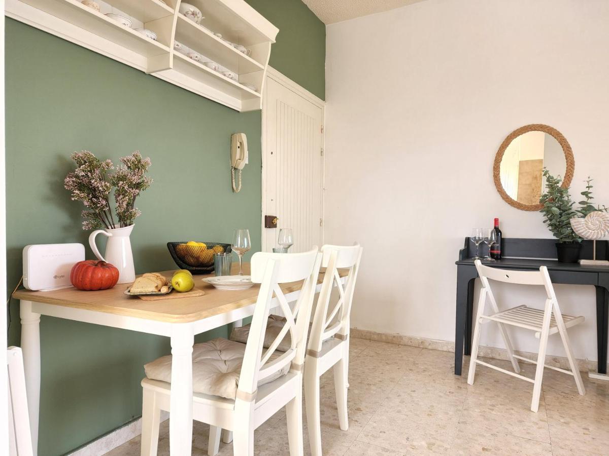 Capri Sea View One Bedroom Larnaca Eksteriør billede