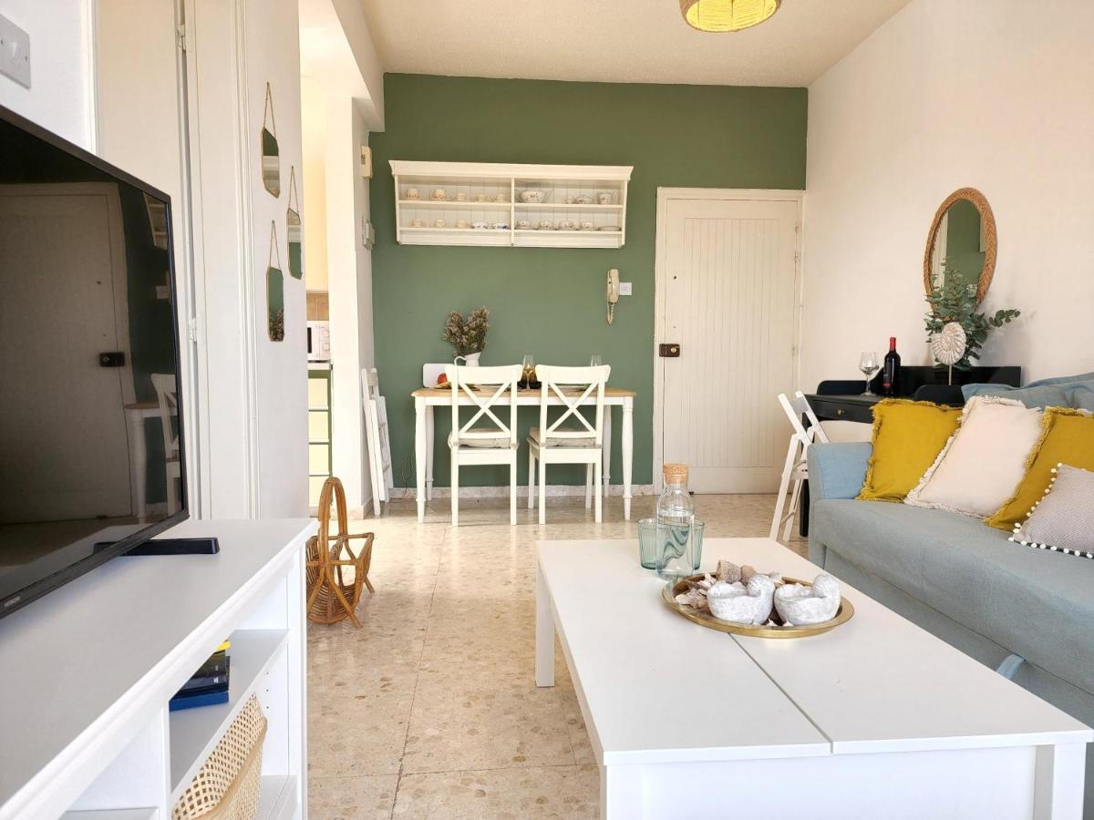 Capri Sea View One Bedroom Larnaca Eksteriør billede