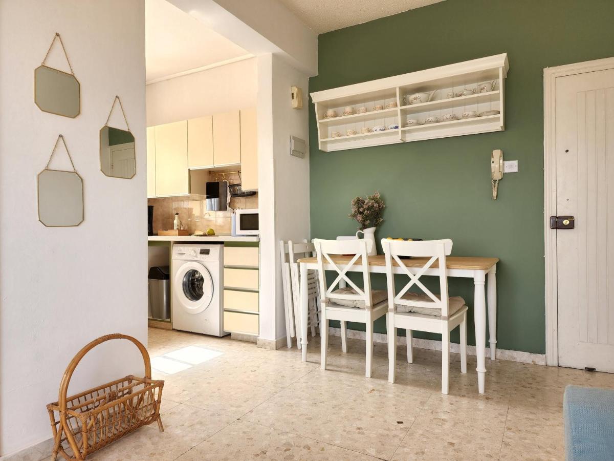 Capri Sea View One Bedroom Larnaca Eksteriør billede