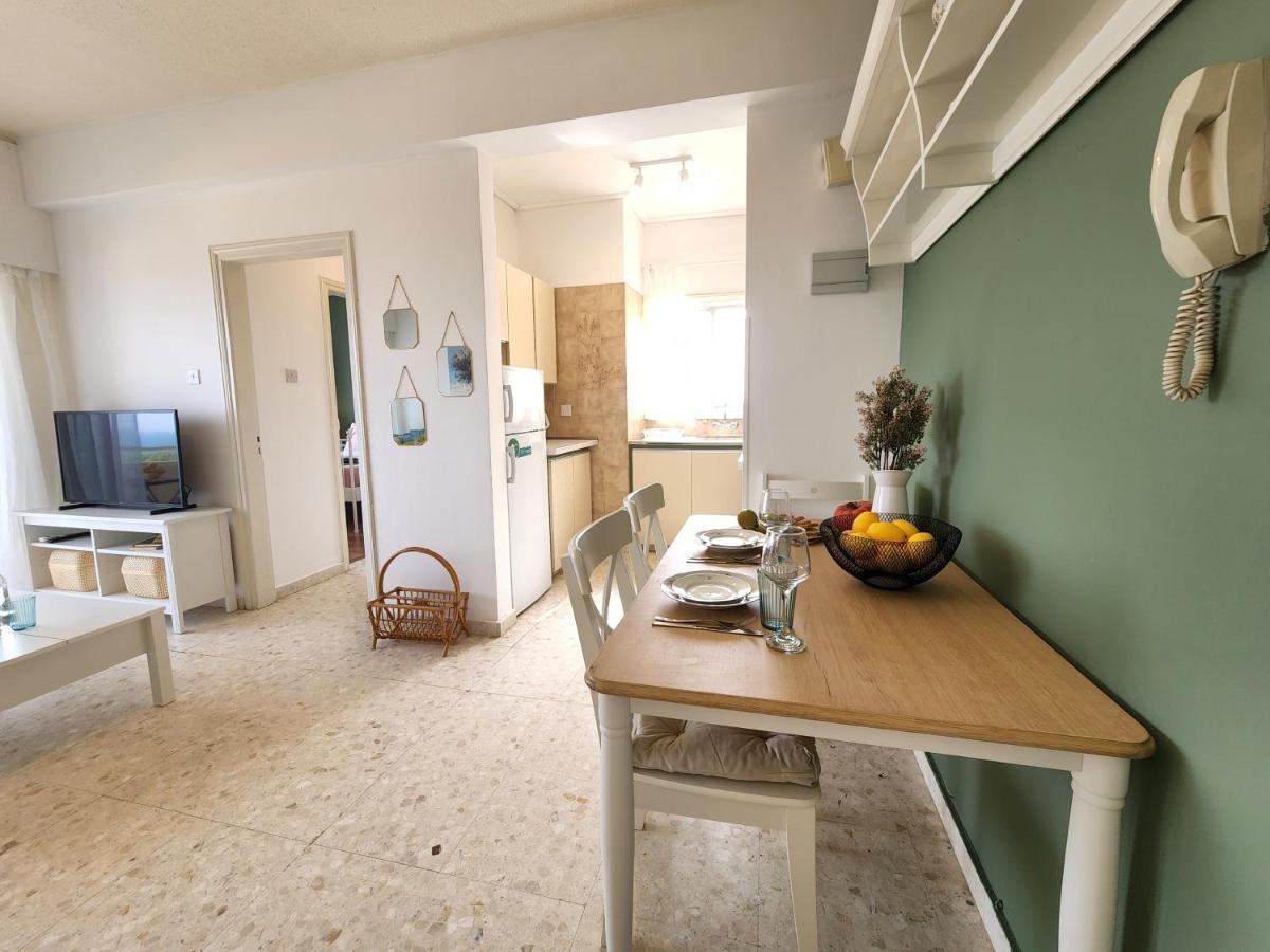 Capri Sea View One Bedroom Larnaca Eksteriør billede
